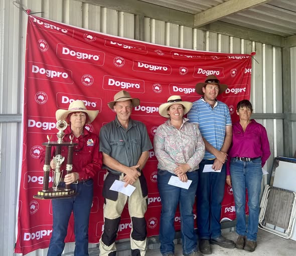 Novice - Nan Lloyd (Ramulam Taj 1st), Per Einarsson (Belview Sadie =2nd), Shelby Harries (Richie Dig =2nd), Hayden Harries (Marionvale Penny 4th), Karyn Buller (Molly 5th).