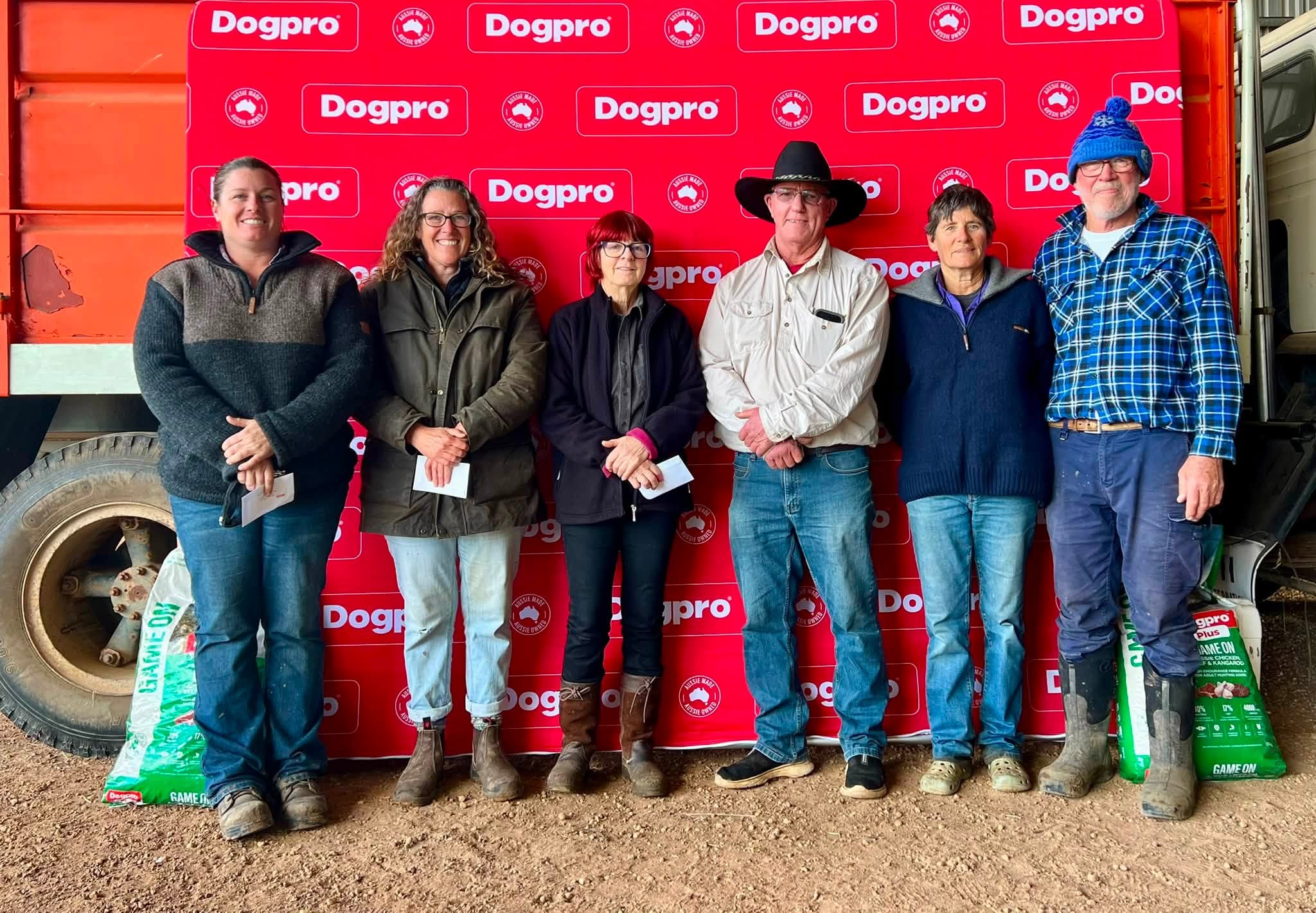 Improver Yard - Shelby Harries (Riche Dig 1st), Anna Edwards (Marionvale Sonny =2nd), Nan Lloyd (Ramulam Taj =2nd), Neil Kristiansen (Badgingarra Wilson 4th), Karyn Buller (Boonining Turbo 6th) presented by Rod Forsyth.