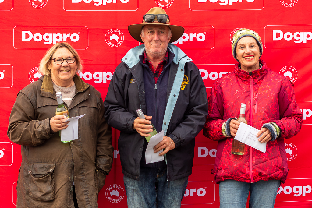 Novice - Des Davies (Marionvale Lulu 2nd), Ken Ahterton (Ramulam Annie 1st) Trish Genoni (Binnaburra Bubbles 3rd) also Rod Forsyth (Yarralonga Forrest 4th) and Nan Lloyd (Kumbark Pocket 5th).